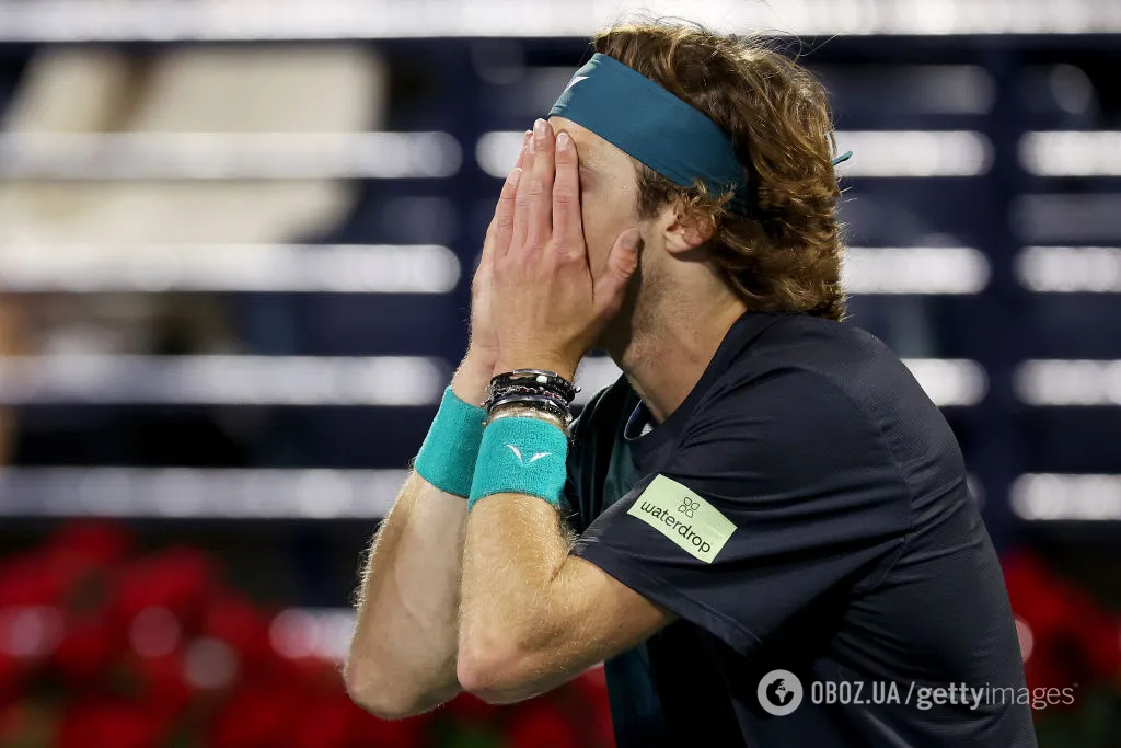 Матюкався та влаштував істерику: російського тенісиста дискваліфікували у півфіналі супертурніру в ОАЕ. Відео dqxikeidqxidqrant