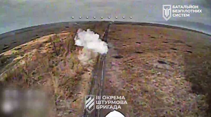 Ukrainian soldiers with one FPV drone immediately canceled 11 occupiers on infantry fighting vehicles. Video dqxikeidqxidqrant