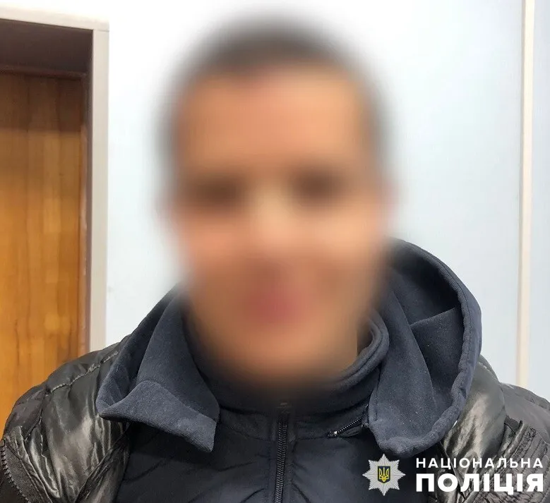 У Києві затримали чоловіка, який на Оболоні пограбував дітей. Фото і подробиці dqxikeidqxidqrant