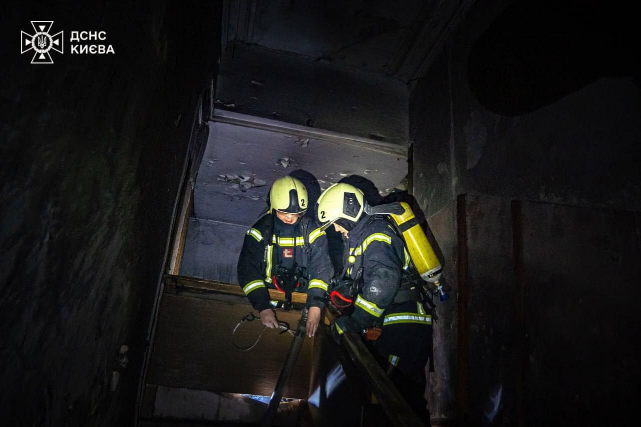 В Киеве произошел пожар в отселенном здании: есть погибший. Подробности и фото dqxikeidqxidqrant