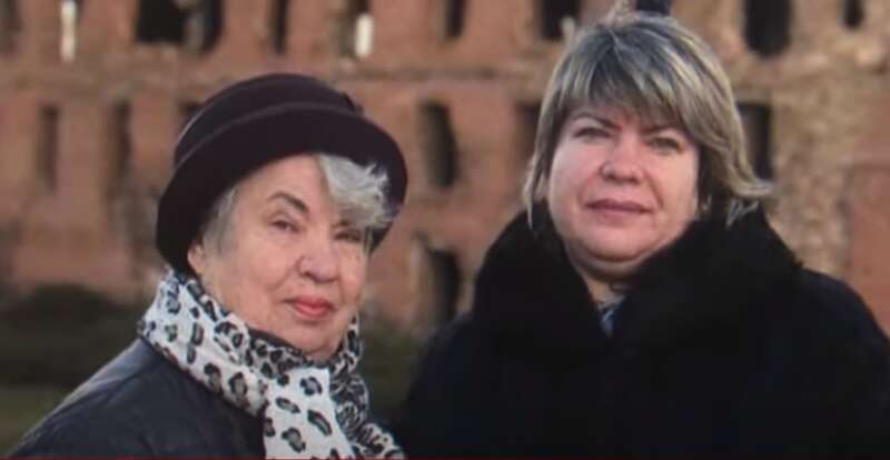 Алла Стадницька з дочкою, яка проживає в Росії / Фото: скріншот з відео / © dqxikeidqxidrant