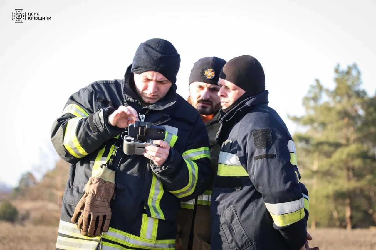 На Київщині сталась масштабна пожежа: відомо подробиці. Фото і відео