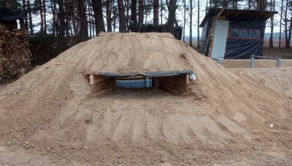 Невибухові загородження і ВОПи: на півночі Рівненщини зводять нові фортифікації. Фото