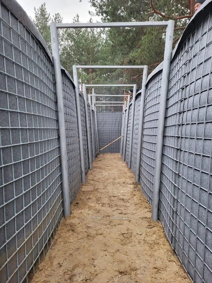 Невибухові загородження і ВОПи: на півночі Рівненщини зводять нові фортифікації. Фото