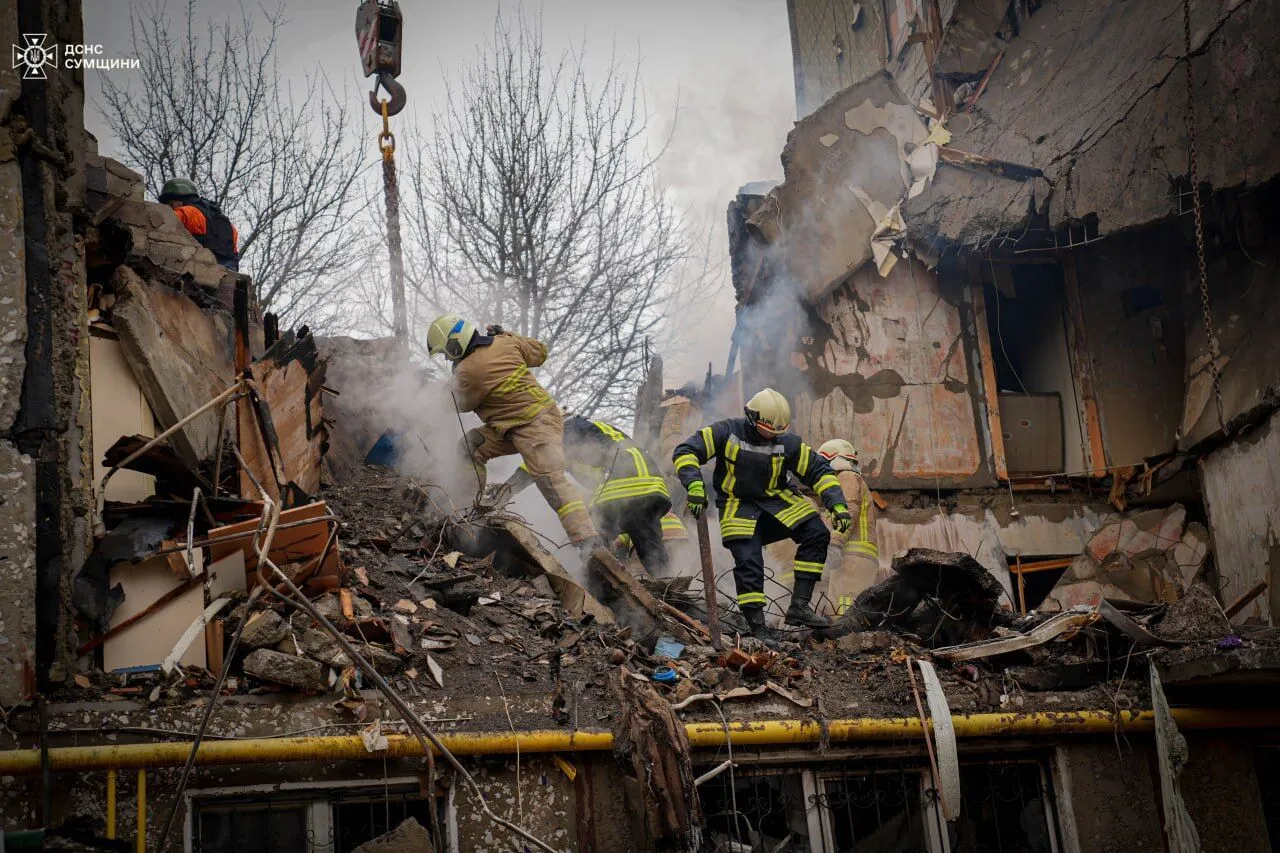 In Sumy, a man’s body was recovered from the rubble of a house: search efforts continue. Video dqxikeidqxidqeant