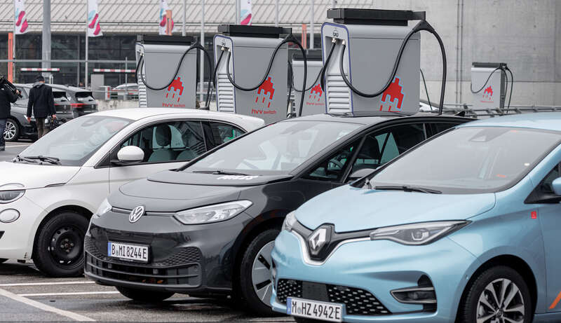 Украинцев в Германии обязали перерегистрировать авто. Во сколько это обойдется dqxikeidqxidqeant