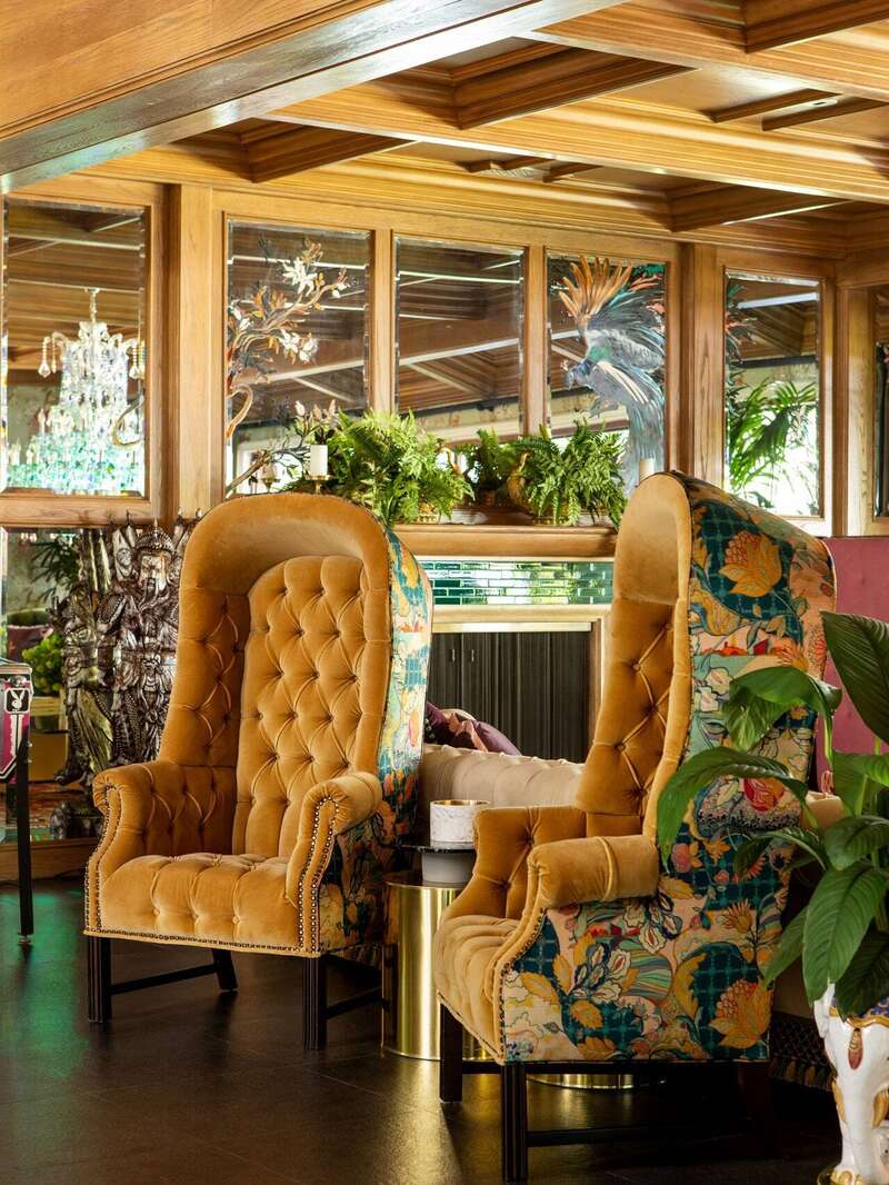 Сказочное имение известной модели и актрисы Кары Делевинь за $7 млн сгорел дотла: как выглядел дом до и после пожара