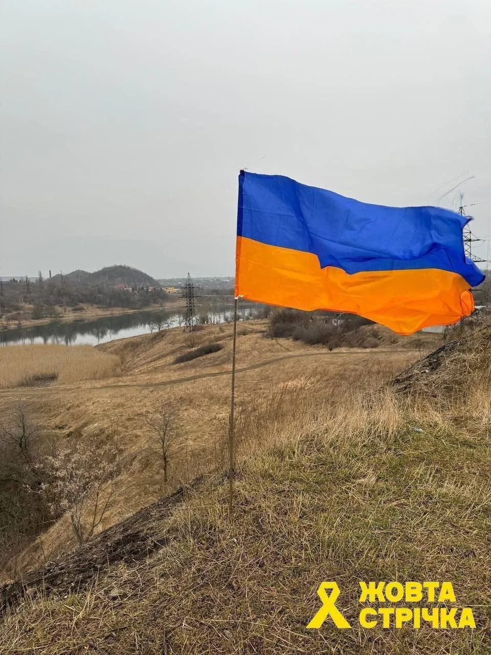 Партизаны подняли флаг Украины в оккупированной Макеевке: фото