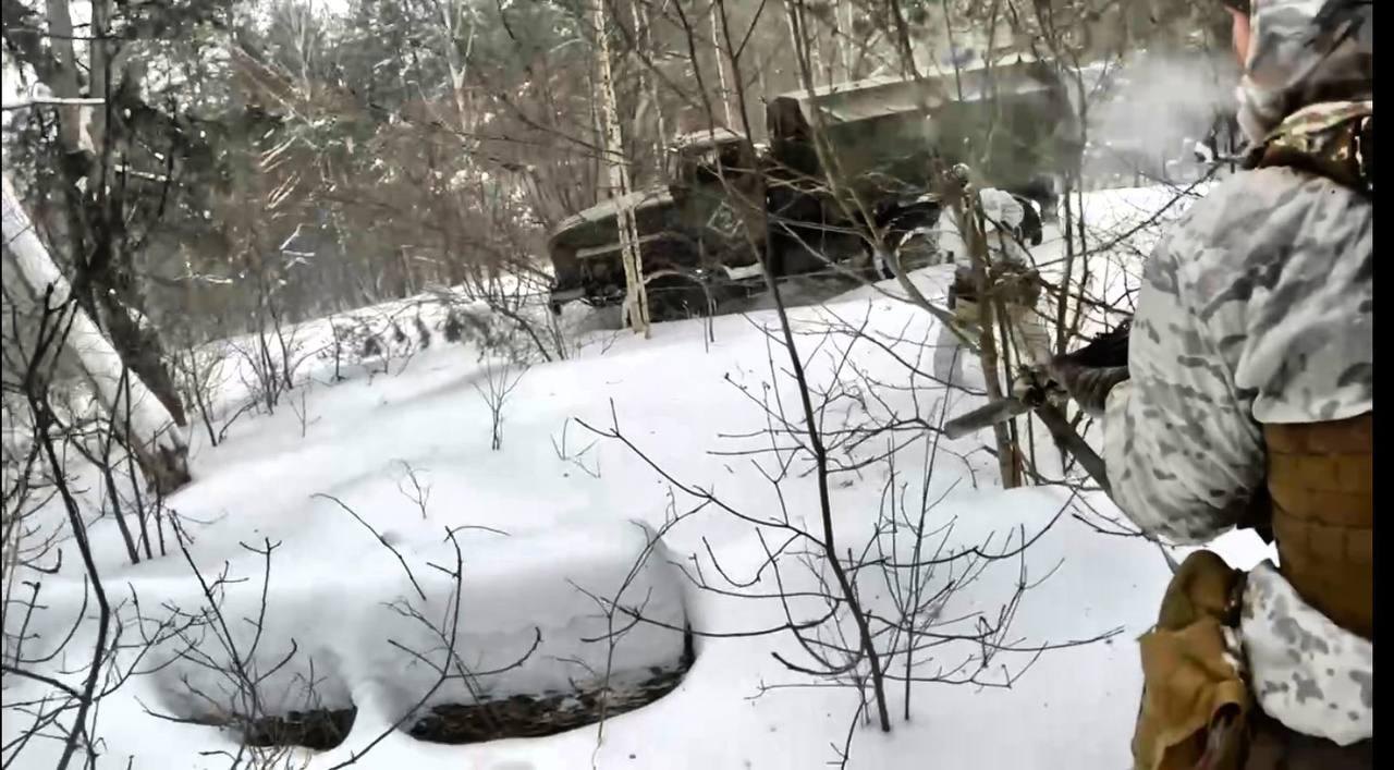 Бійці РДК під час рейду в Суземському районі Брянської області, 18 січня 2024 р. Розвідгрупа влаштувала засідку на транспорт противника, унаслідок операції є загиблі та поранені серед військових армії РФ.