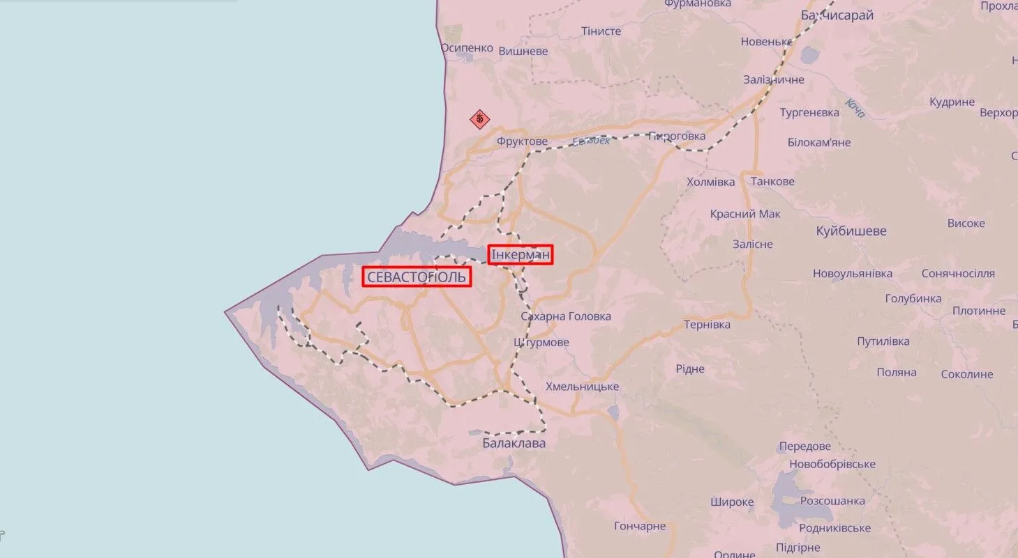 Над Севастополем окупанти могли збити свій літак: у мережі з’явилися відео