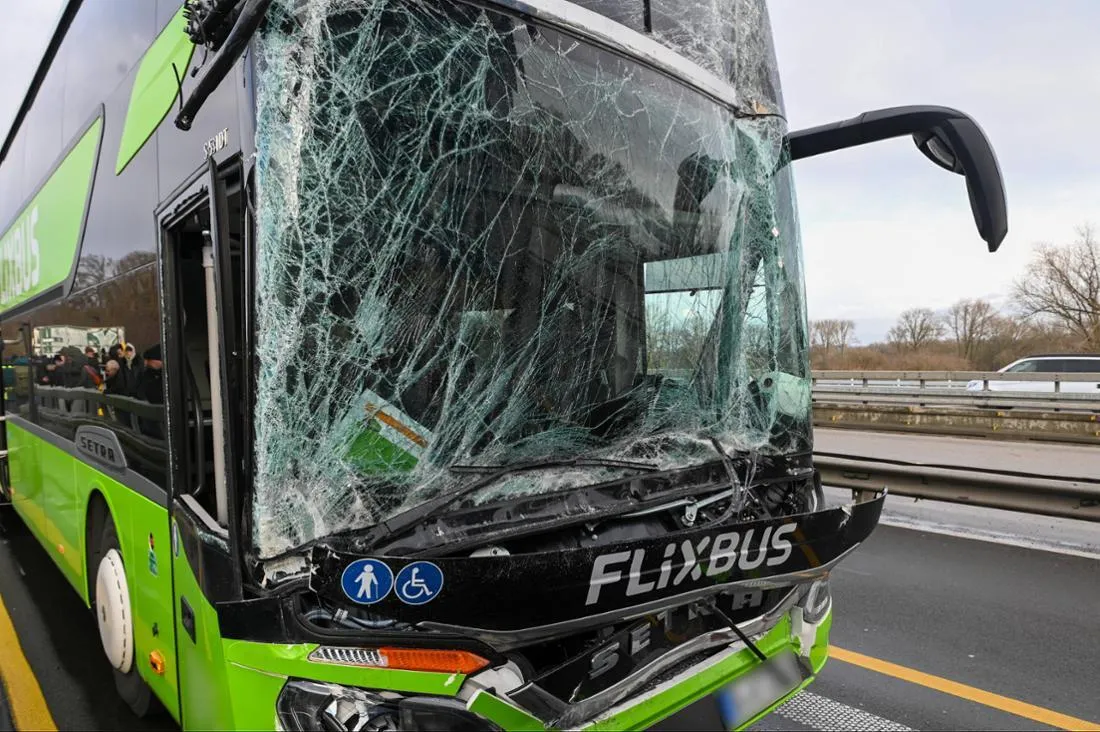        Flixbus:   – . 