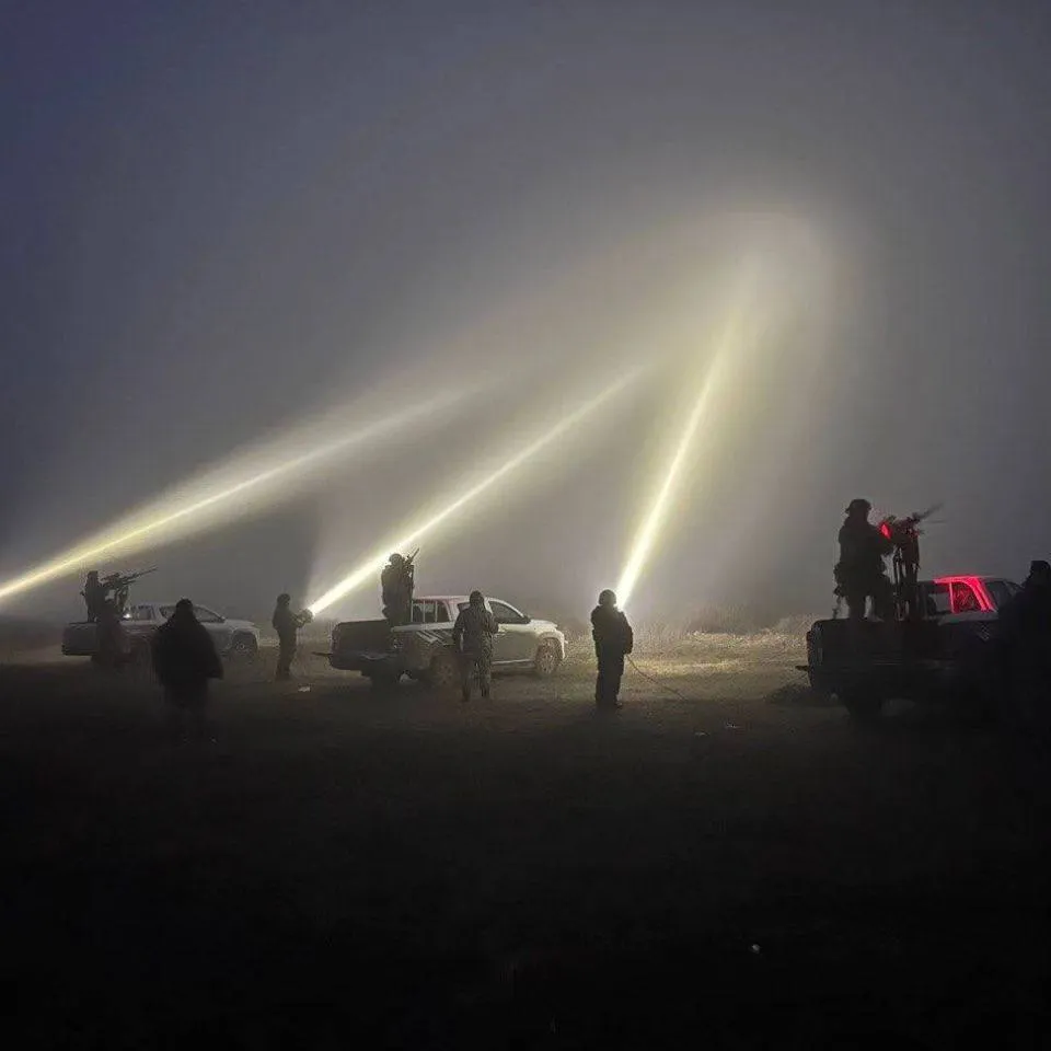 Софіти підсвічують БПЛА у небі