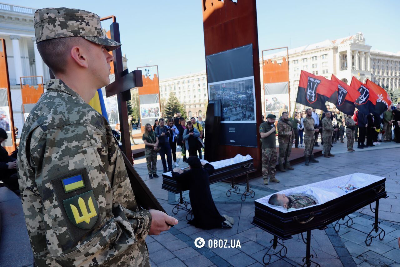 Были кумовьями и погибли в один день: в Киеве простились с военными Сергеем Коновалом и Тарасом Петришиным. Фото и видео