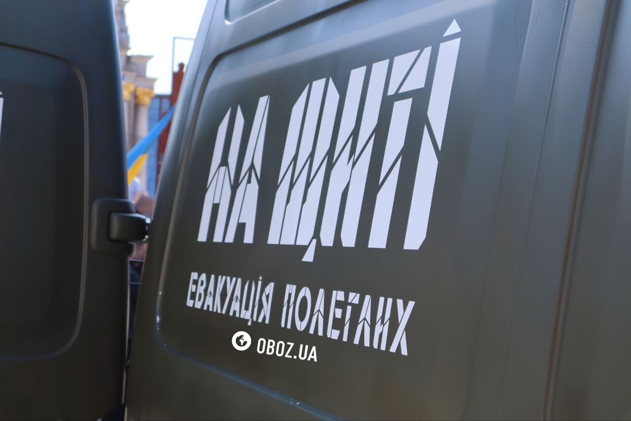 Были кумовьями и погибли в один день: в Киеве простились с военными Сергеем Коновалом и Тарасом Петришиным. Фото и видео