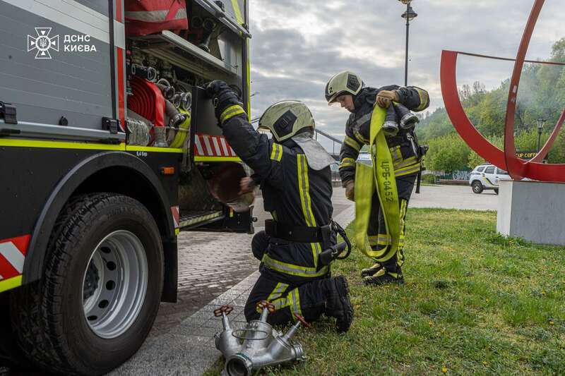 В Киеве на Подоле возле памятника Магдебургскому праву произошел пожар. Подробности и фото