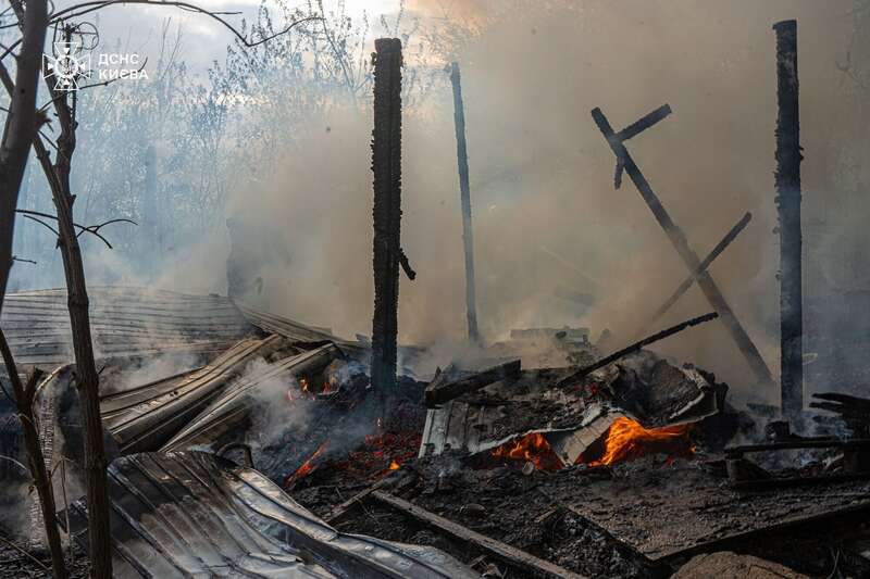 В Киеве на Подоле возле памятника Магдебургскому праву произошел пожар. Подробности и фото