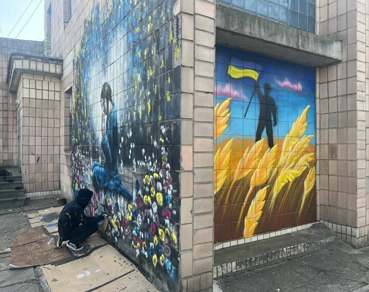 In Bucha, a mural was created at the site of war crimes by the Russian occupiers. Details and video dqxikeidqxiqqdant