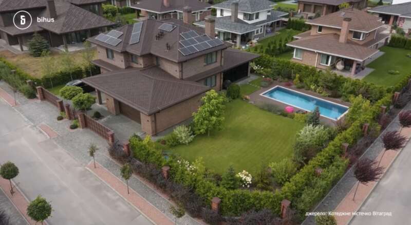 Олег Хрипун, Вітаград, котедж, маєток