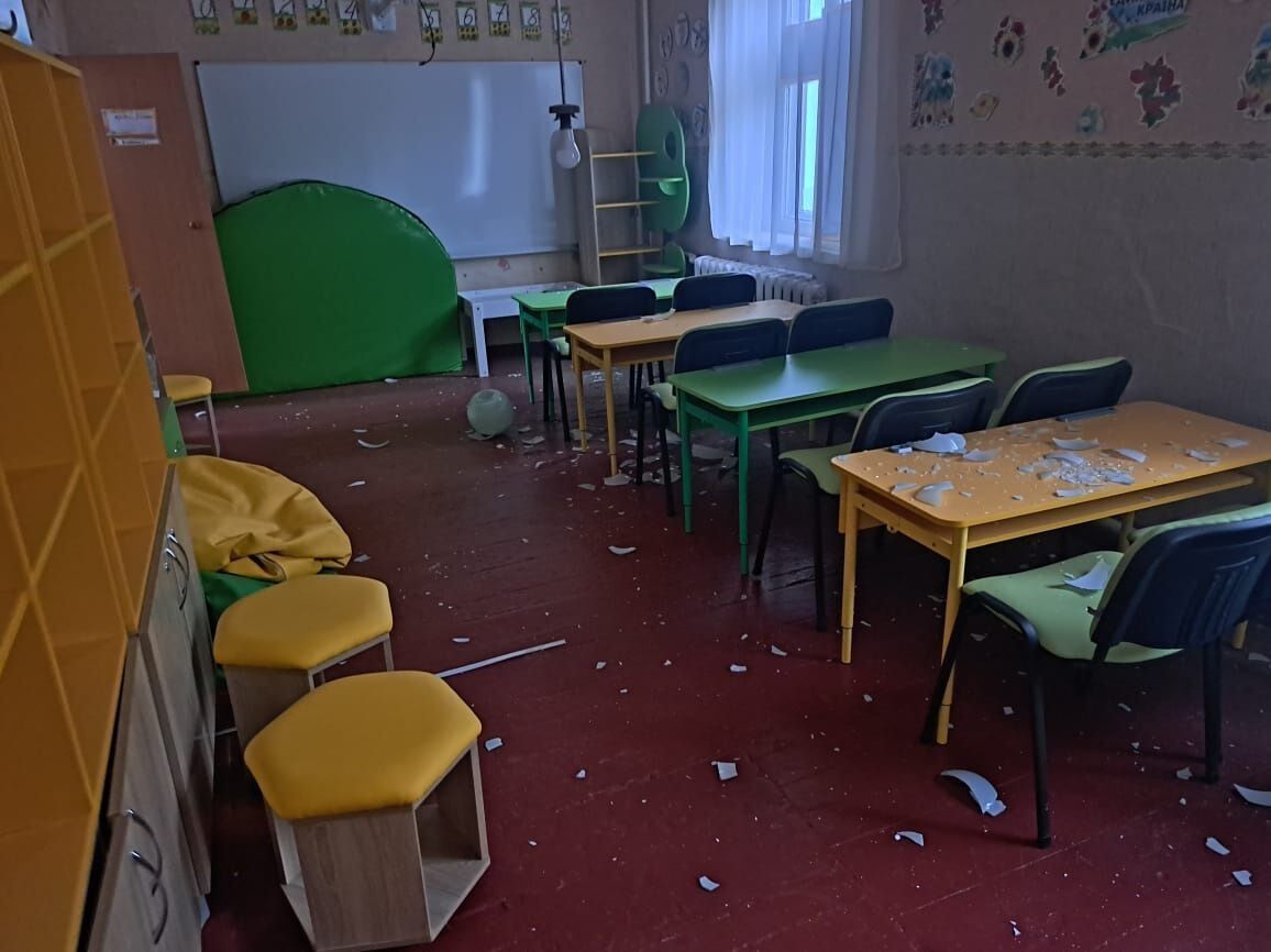 Окупанти вдарили по Нікополю, є руйнування і постраждала. Фото