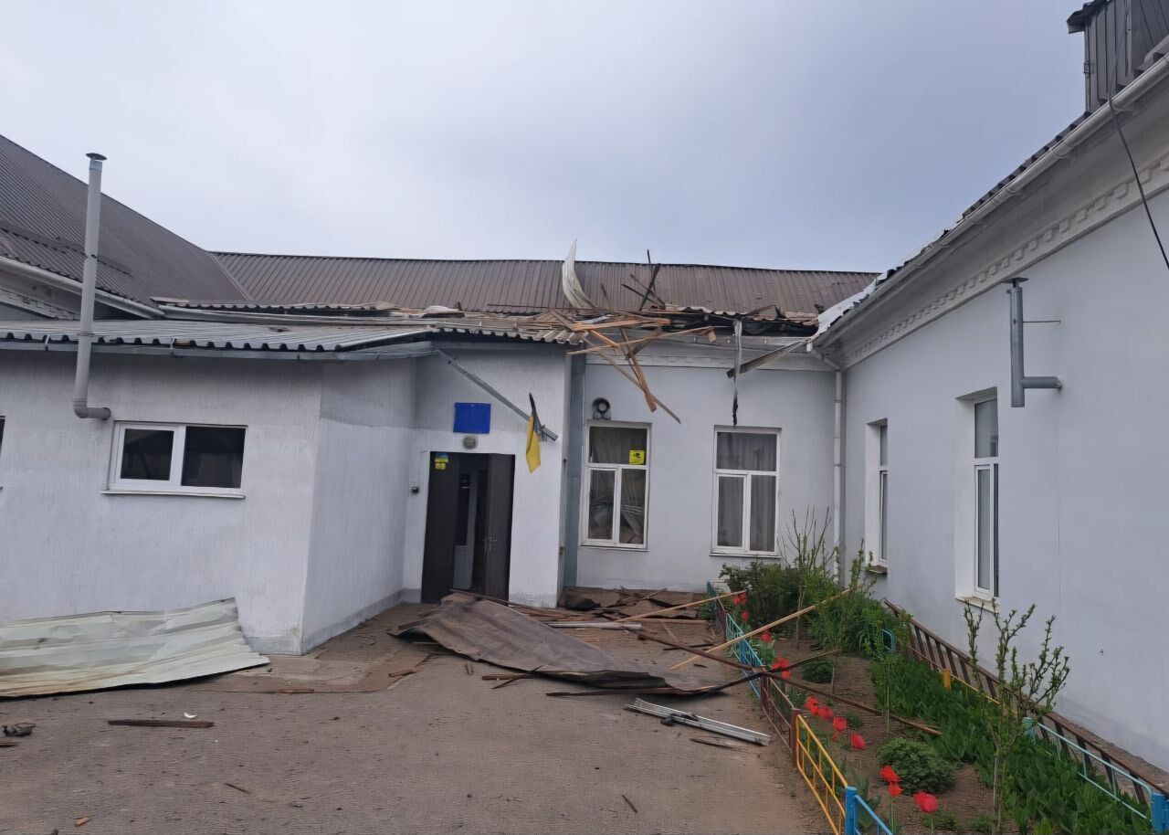 Окупанти вдарили по Нікополю, є руйнування і постраждала. Фото dqxikeidqxidqeant