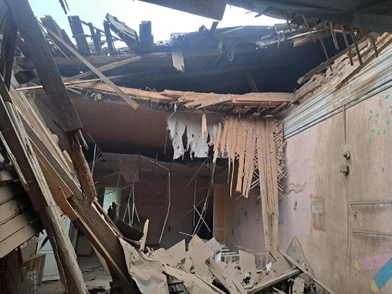 Окупанти вдарили по Нікополю, є руйнування і постраждала. Фото