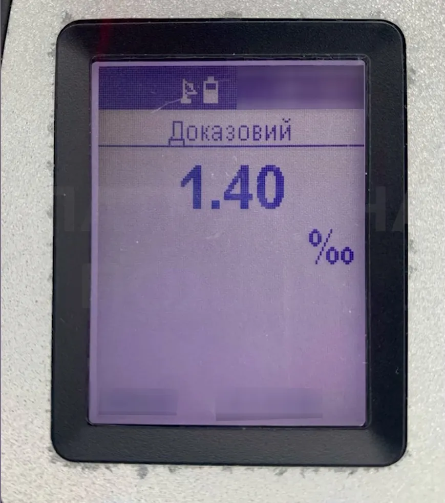 Протаранив відбійник, намагаючись втекти: у Києві патрульні влаштували погоню за п’яним водієм. Відео