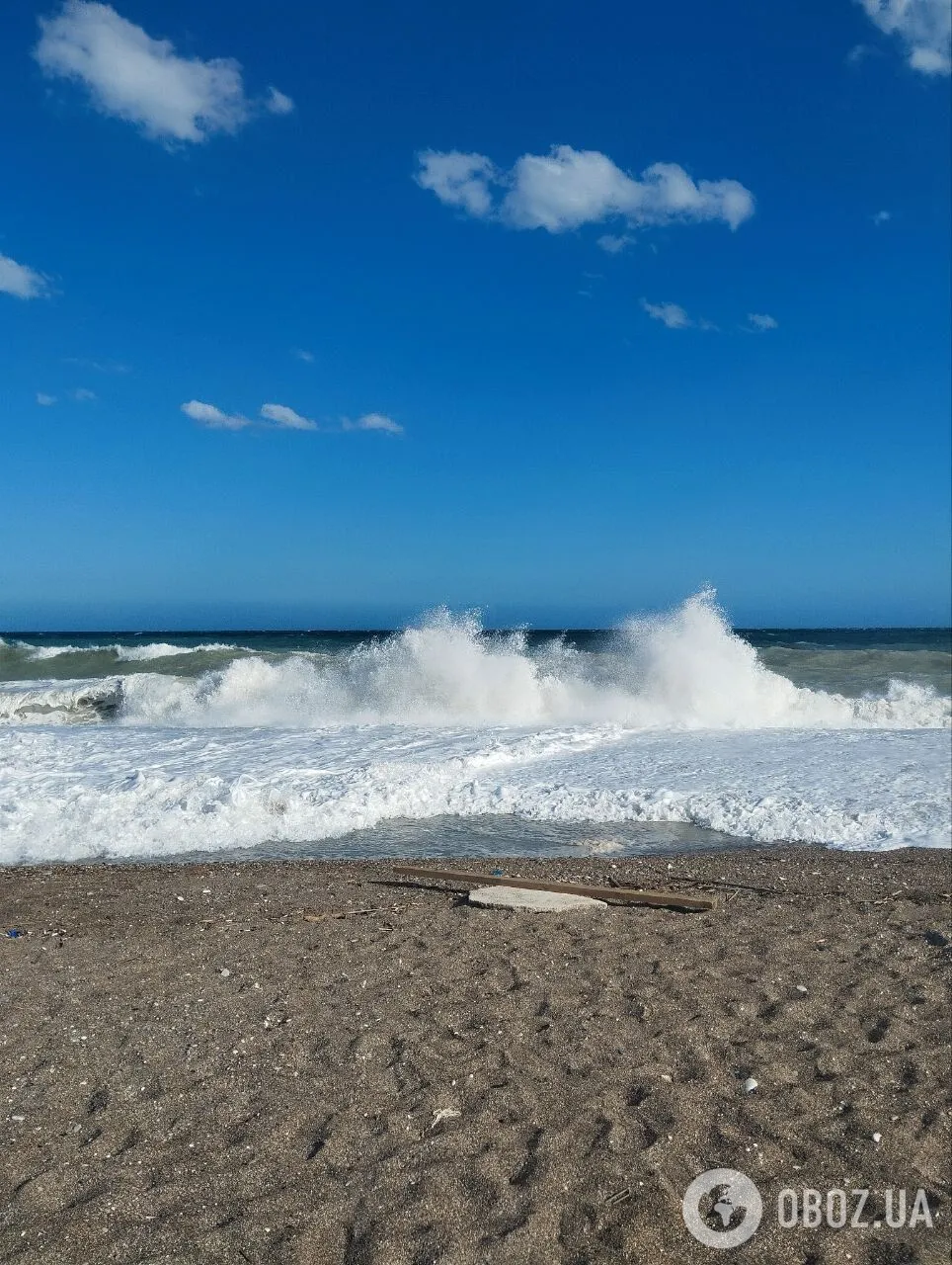 У Туреччині вирує сильний шторм: стихія знесла мінарет мечеті. Відео