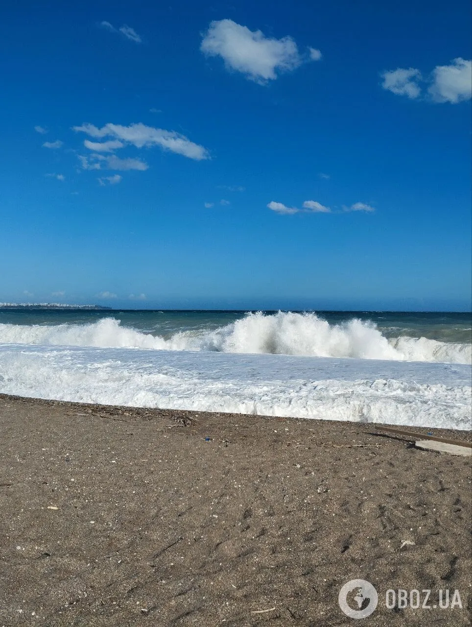 У Туреччині вирує сильний шторм: стихія знесла мінарет мечеті. Відео