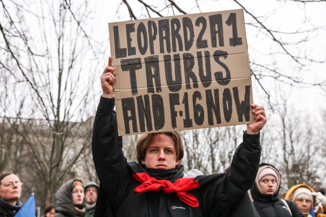 Leoppard2A1, Taurus, F-16, літак F-16, літак F-16 Аргентина, літак F-16, коли Україна отримає F-16, зброя для України