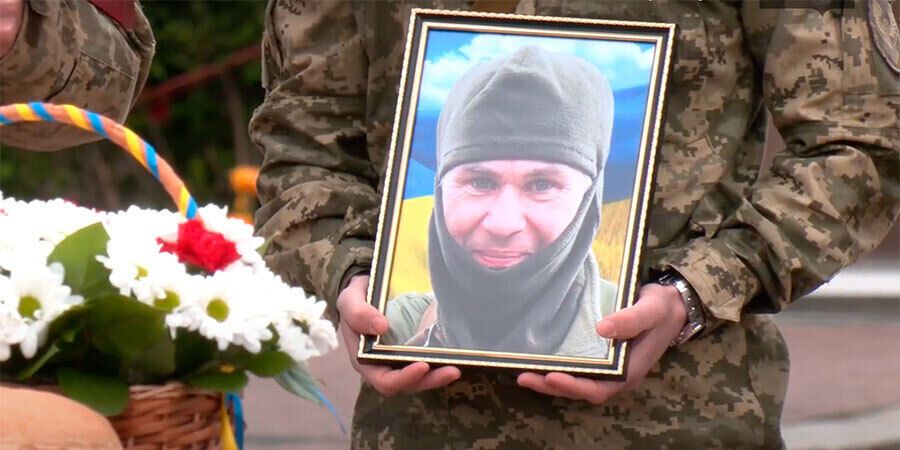 Дві зруйновані долі: у Черкасах попрощалися із захисниками України, які загинули на Донбасі. Фото та відео dqxikeidqxidqeant