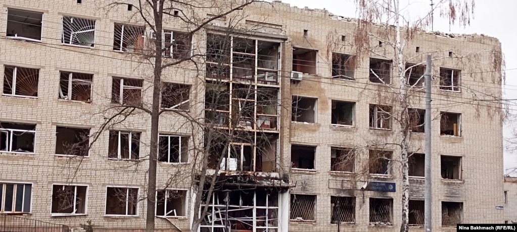 Зруйнована будівля районного управління поліції