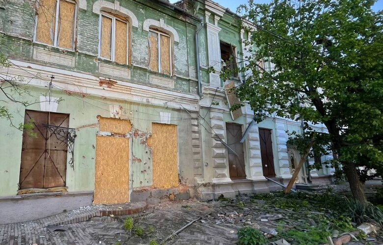 Explosions were heard in Nikopol, Marganets, and Pokrovsk rural communities.
