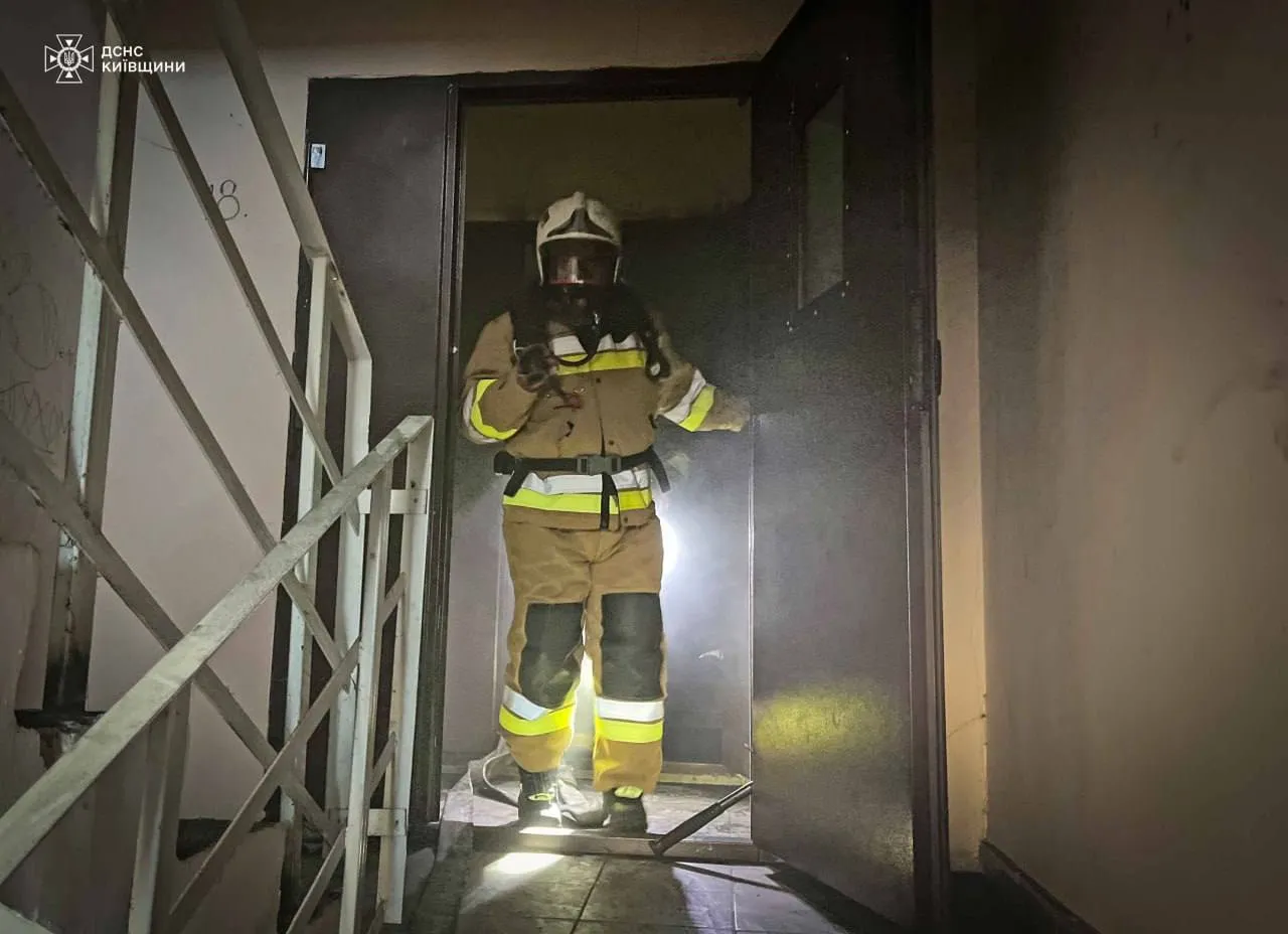 Під Києвом сталась пожежа в багатоповерхівці: з будинку евакуювали 84 осіб, з яких 20 – діти. Фото і відео