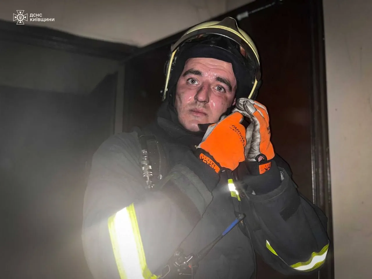 Під Києвом сталась пожежа в багатоповерхівці: з будинку евакуювали 84 осіб, з яких 20 – діти. Фото і відео