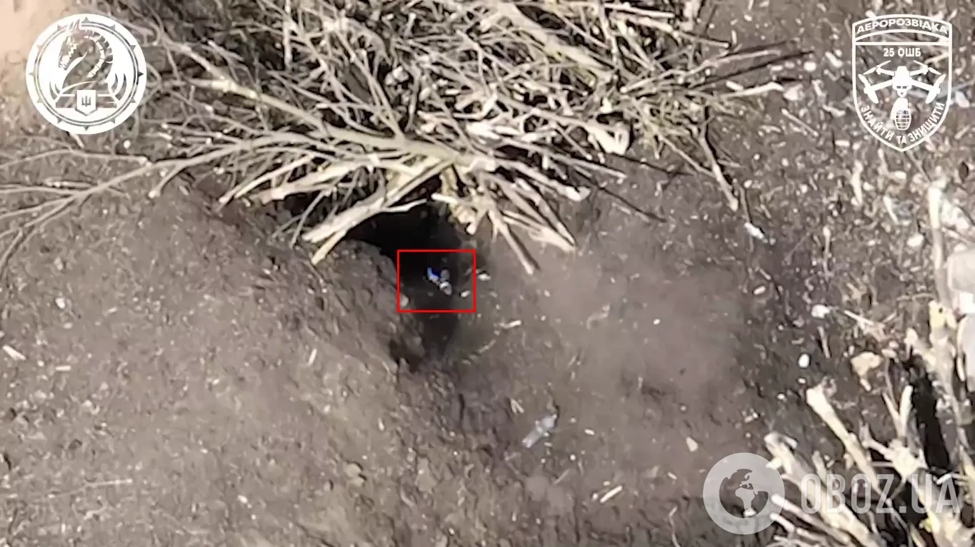 Дрон летить у ворожий бліндаж