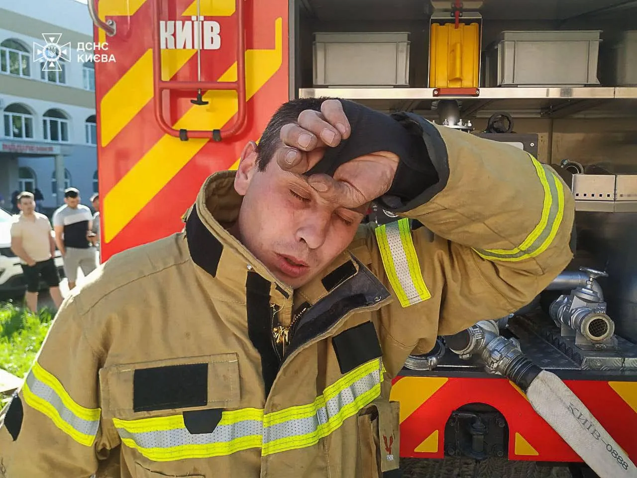 У Києві сталась пожежа на території пологового будинку. Подробиці та фото