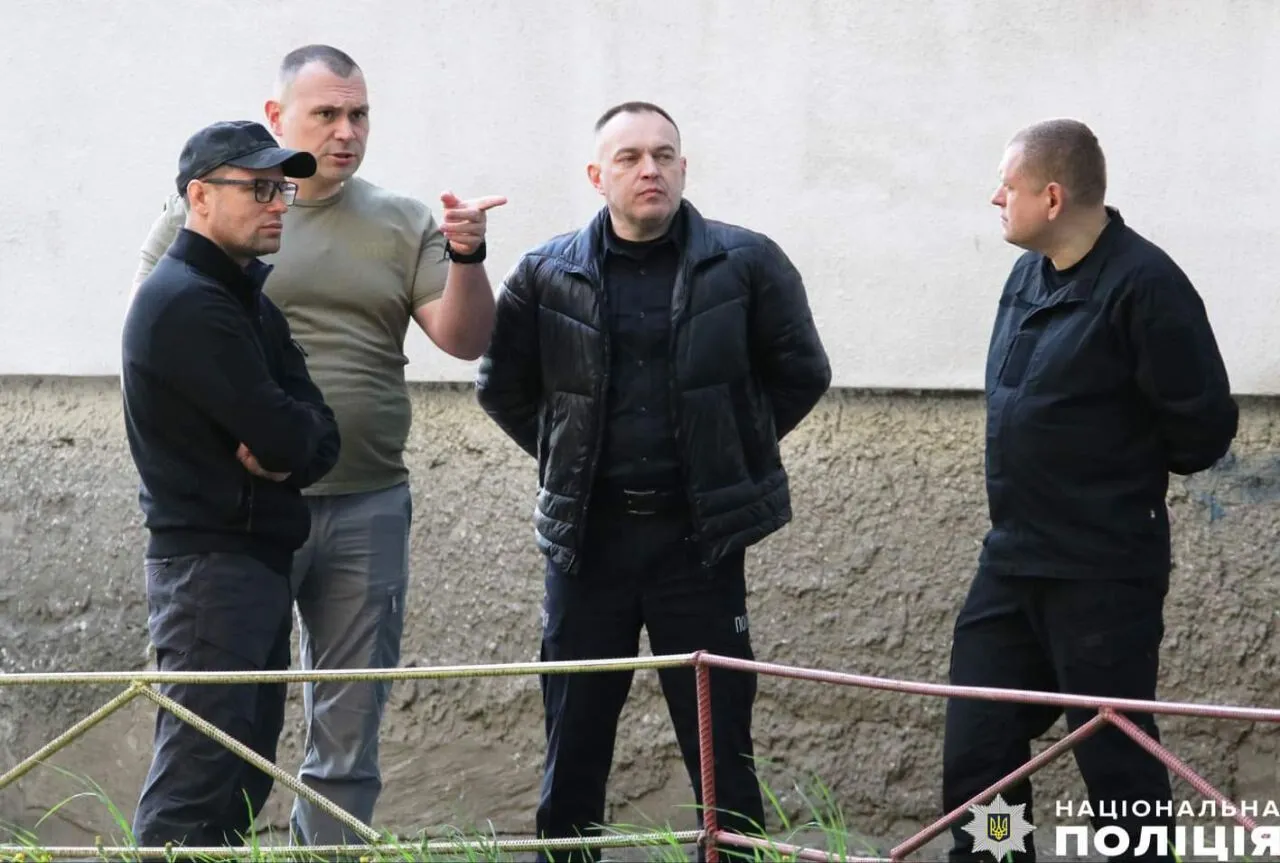 In Chernigov, an explosion occurred in a bank premises and a fire broke out: police and rescuers are working on the scene. Photo