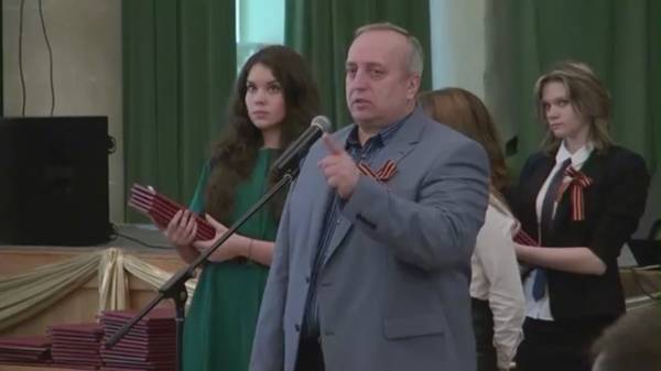 Франц Клинцевич — ведущий церемонии dqxikeidqxidqeant