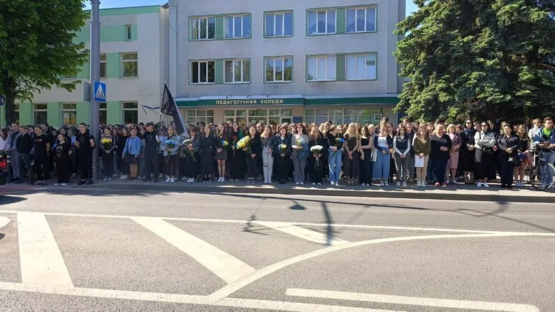 Ему навсегда будет 19: в Луцке простились с защитником, погибшим в боях на Харьковщине. Фото