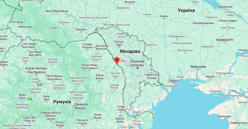У Молдові затримали трьох українців, які на надувному човні намагалися перетнути Прут. Фото