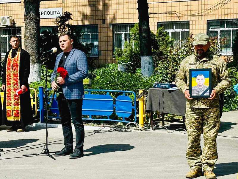 Без батька залишилися дві донечки: на Черкащині попрощалися з захисником, який загинув у боях за Україну. Фото