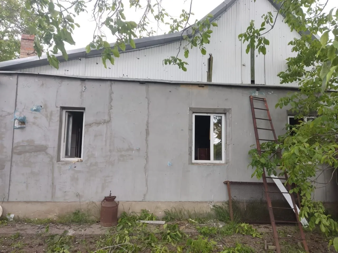 оккупанты ударили по Никополю, пострадала женщина. Фото