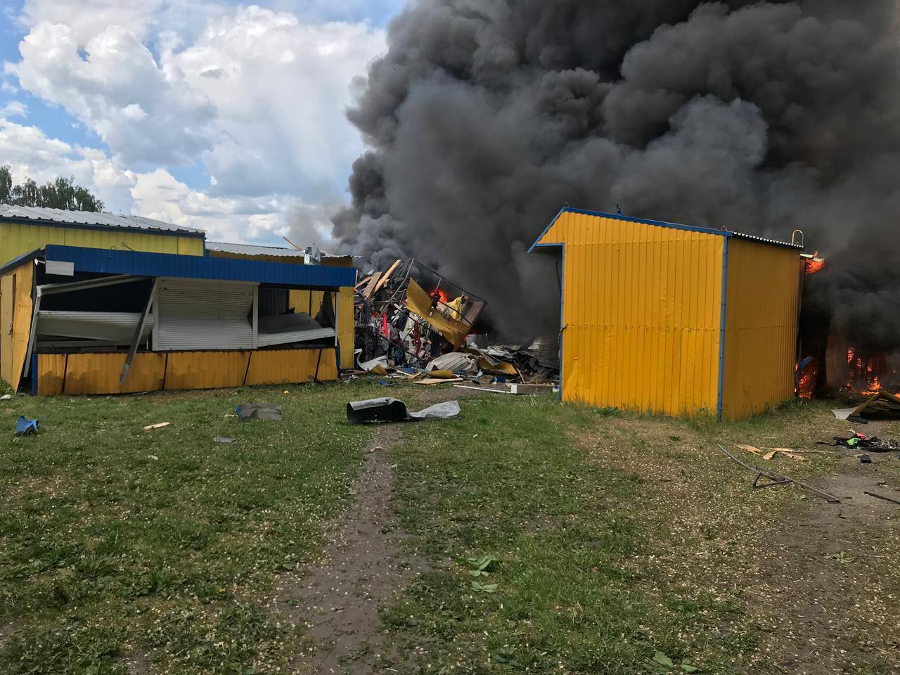 Росіяни вдарили по Золочеву на Харківщині: постраждали дитячий садок, ринок і будинки. Фото