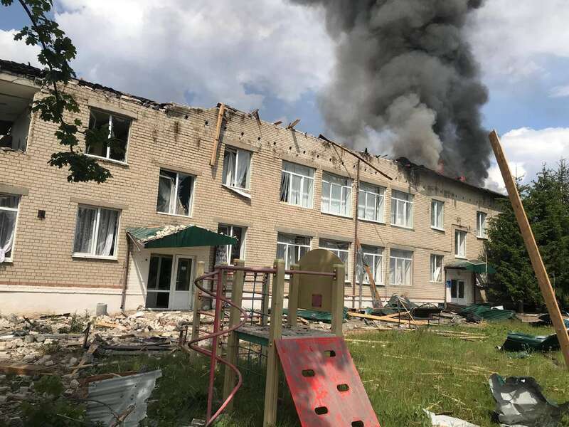 Росіяни вдарили по Золочеву на Харківщині: постраждали дитячий садок, ринок і будинки. Фото