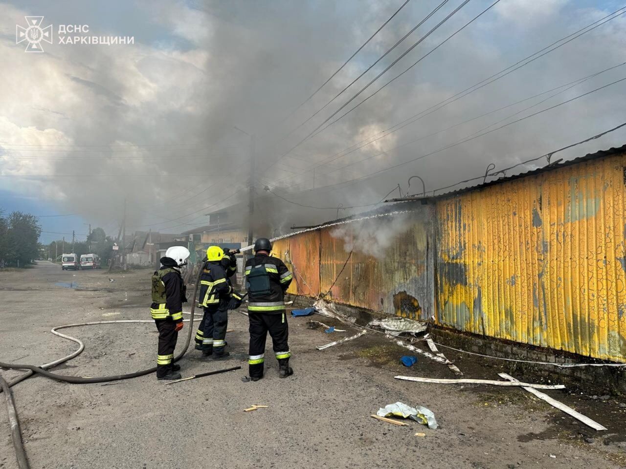 Росіяни вдарили по Золочеву на Харківщині: постраждали дитячий садок, ринок і будинки. Фото