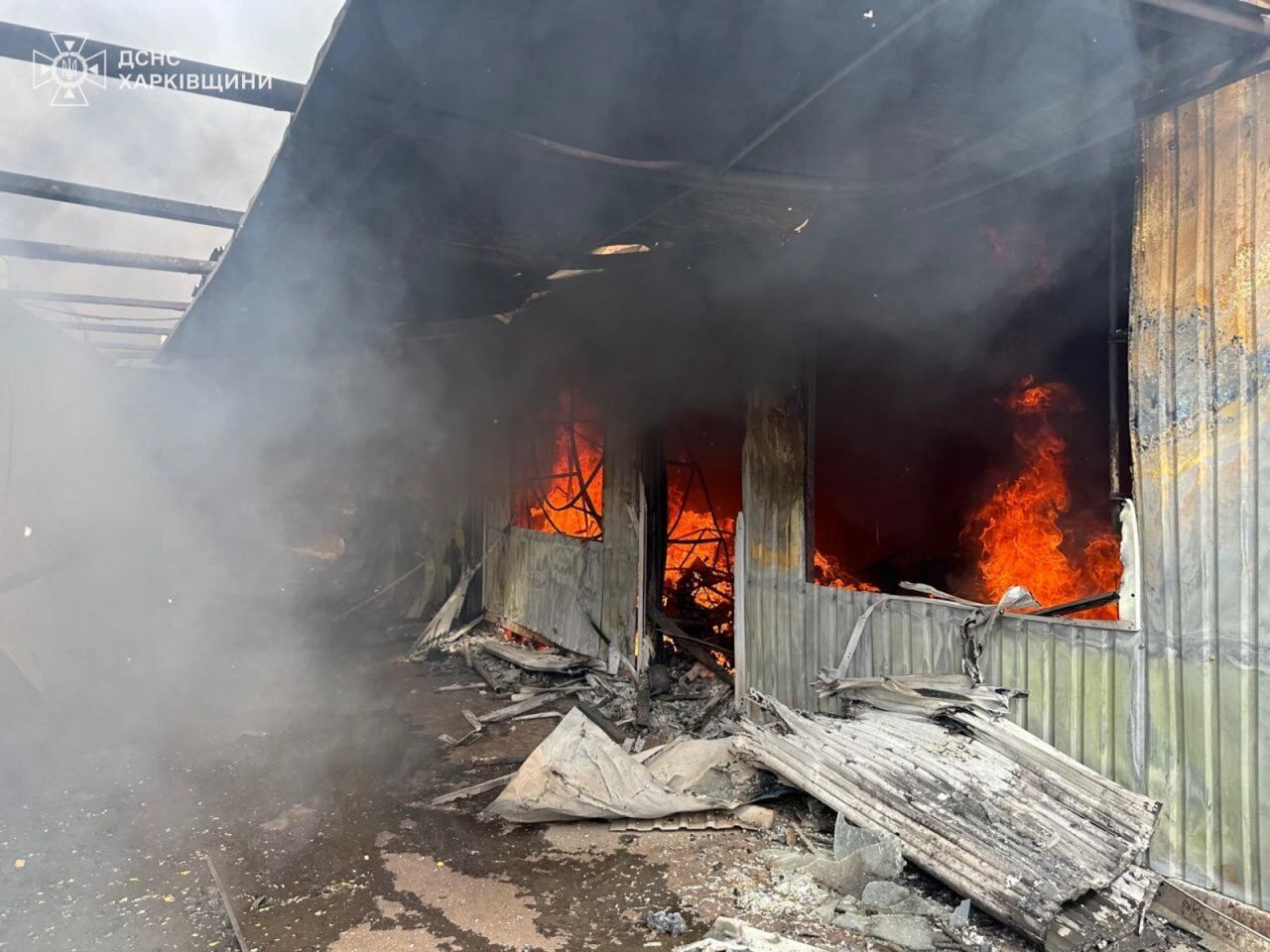 Росіяни вдарили по Золочеву на Харківщині: постраждали дитячий садок, ринок і будинки. Фото