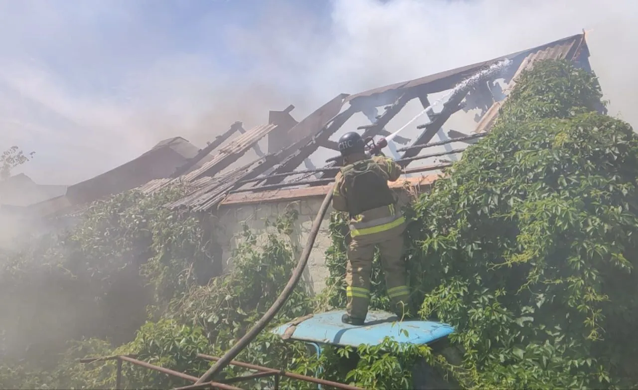 Войска РФ ударили ракетой по пригороду Днепра