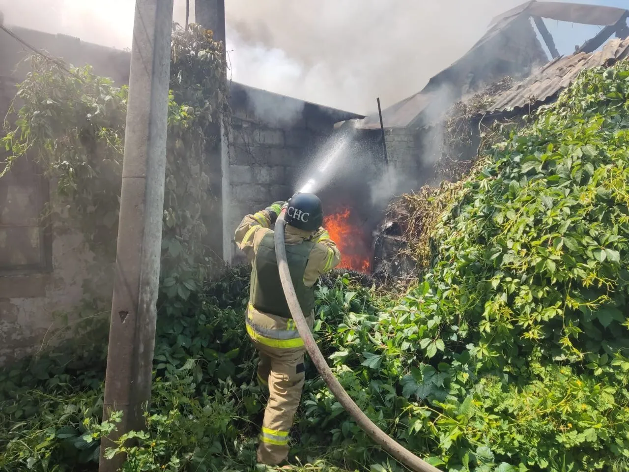 Войска РФ ударили ракетой по пригороду Днепра