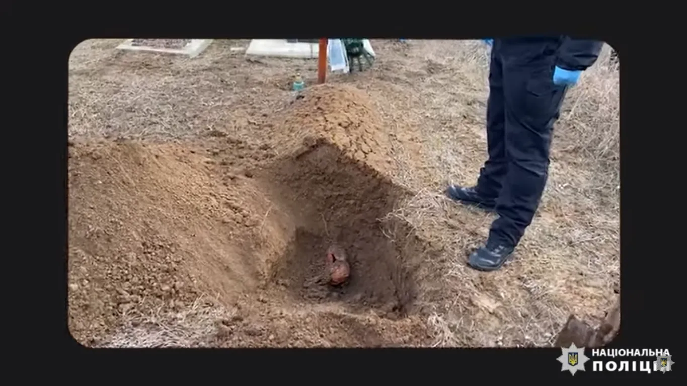 Эксгумация тела украинского патриота, помогавшего Силам обороны Украины dqxikeidqxidqrant