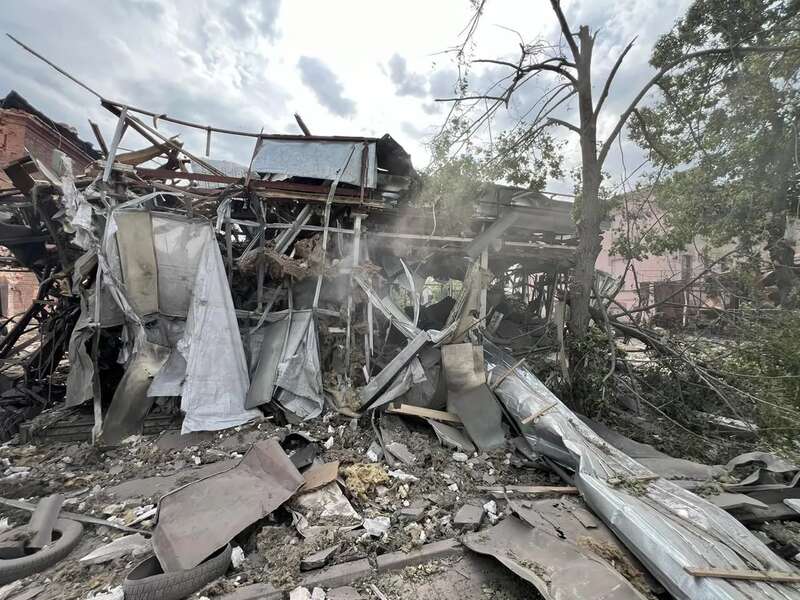 Росіяни обстріляли Торецьк і Лиман на Донеччині: є загиблі й поранені. Фото руйнувань